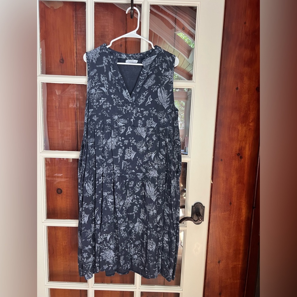 Summer Floral V-Neck Midi Dress - Navy Blue and White